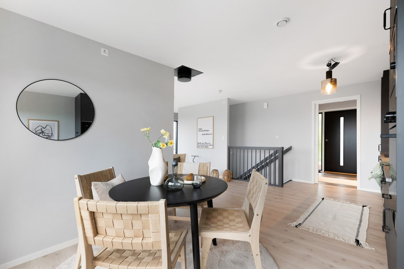 Her er det god plass for spisebord for hele familien. Galleribilde