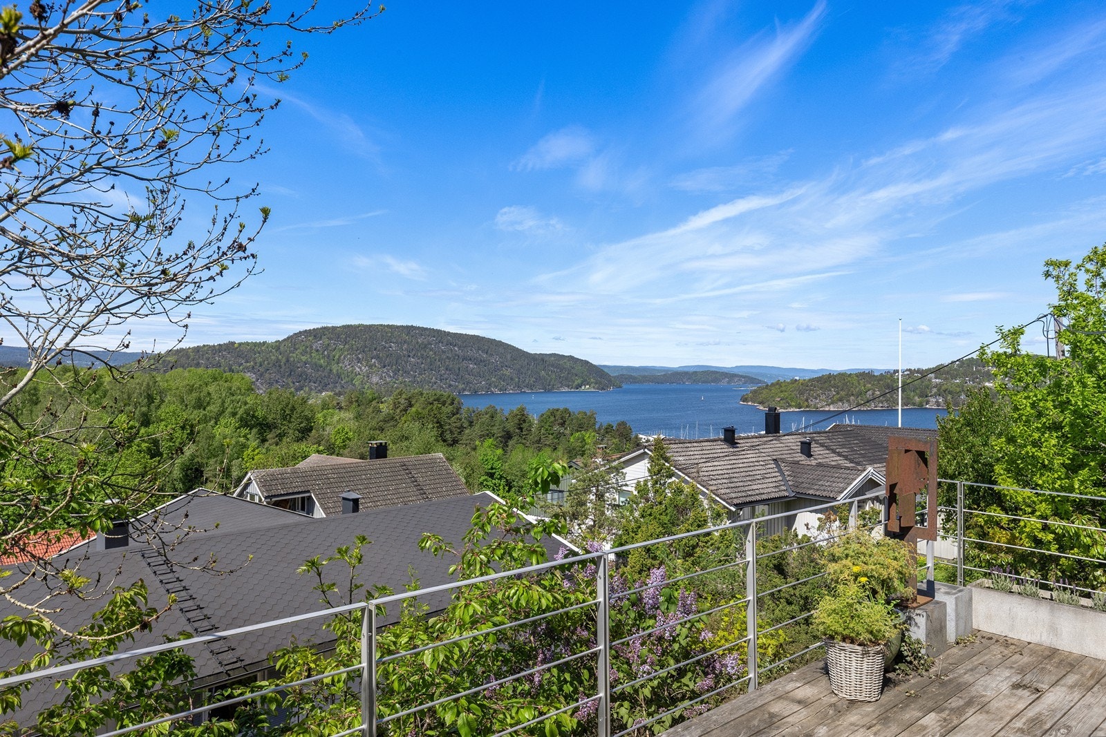 Nydelig fjordutsikt og gode solforhold. Galleribilde