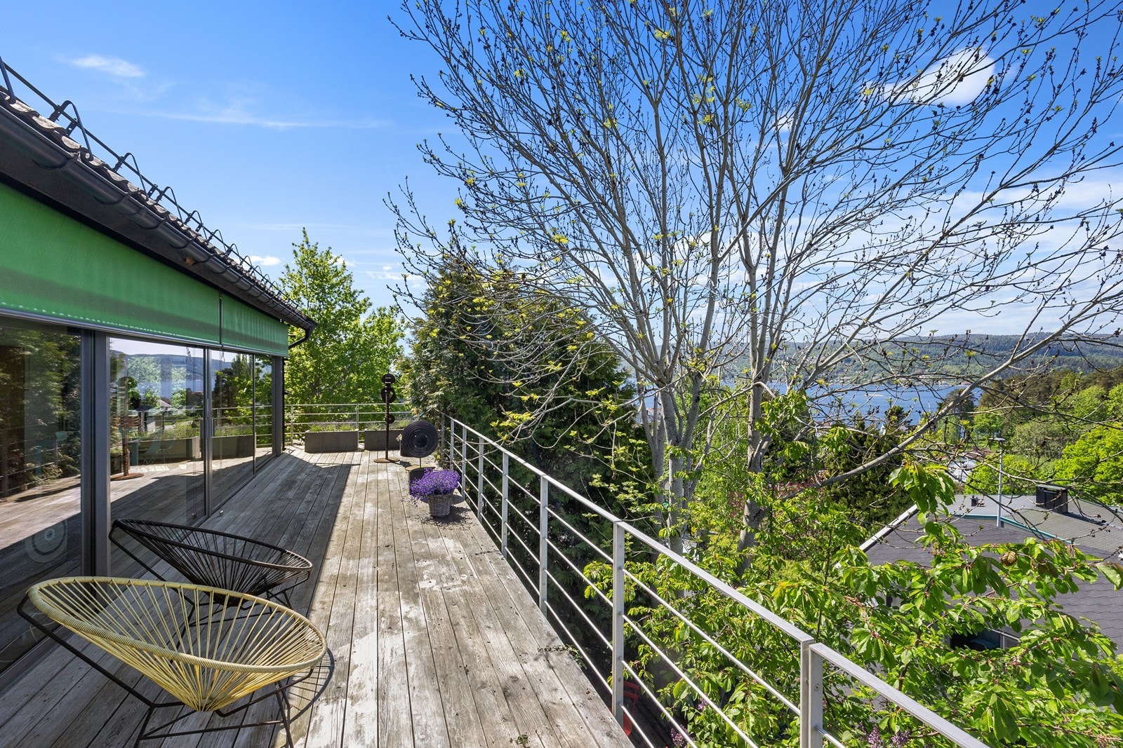Terrasse mot vest. Galleribilde