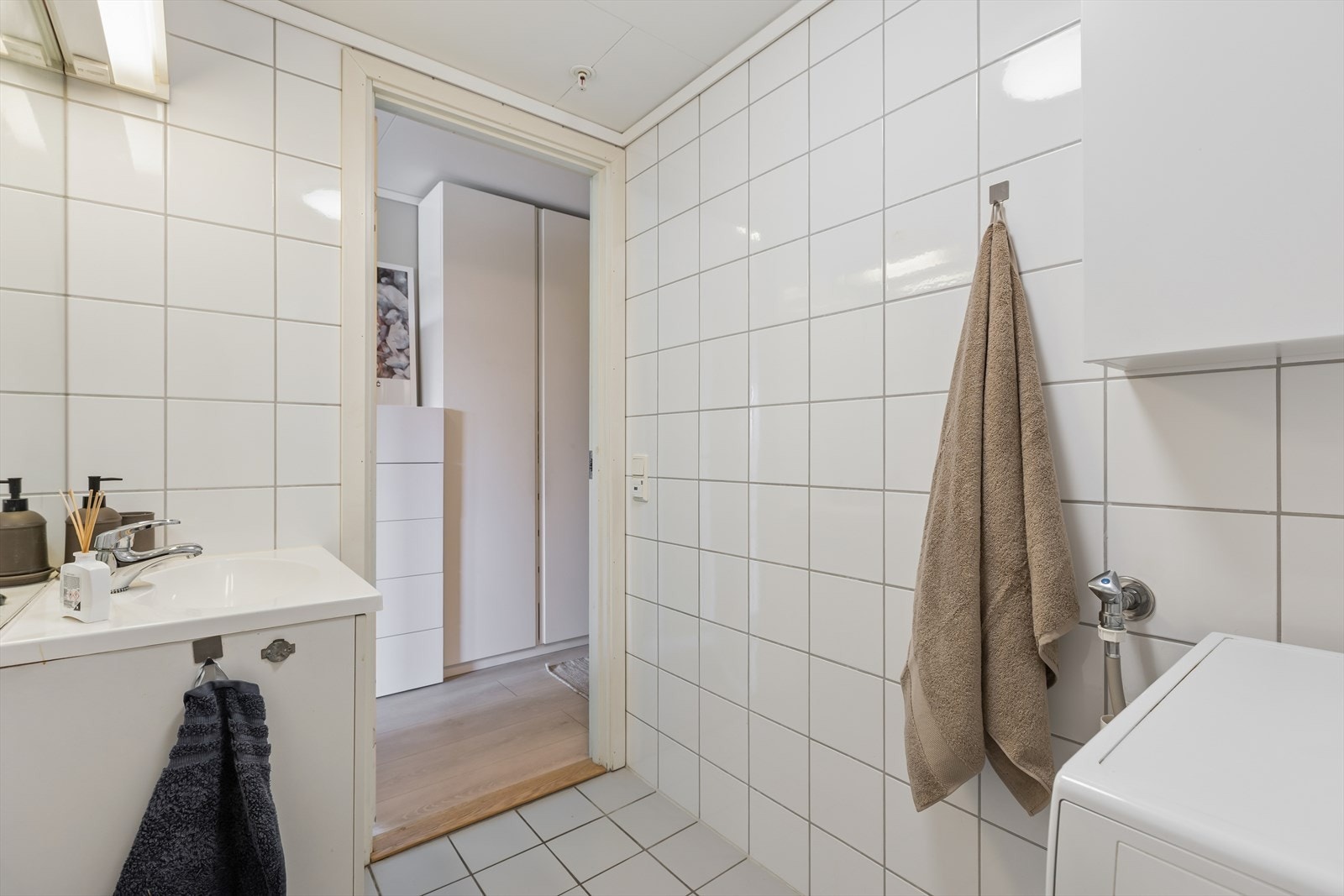 Badet har opplegg for vaskemaskin. Galleribilde