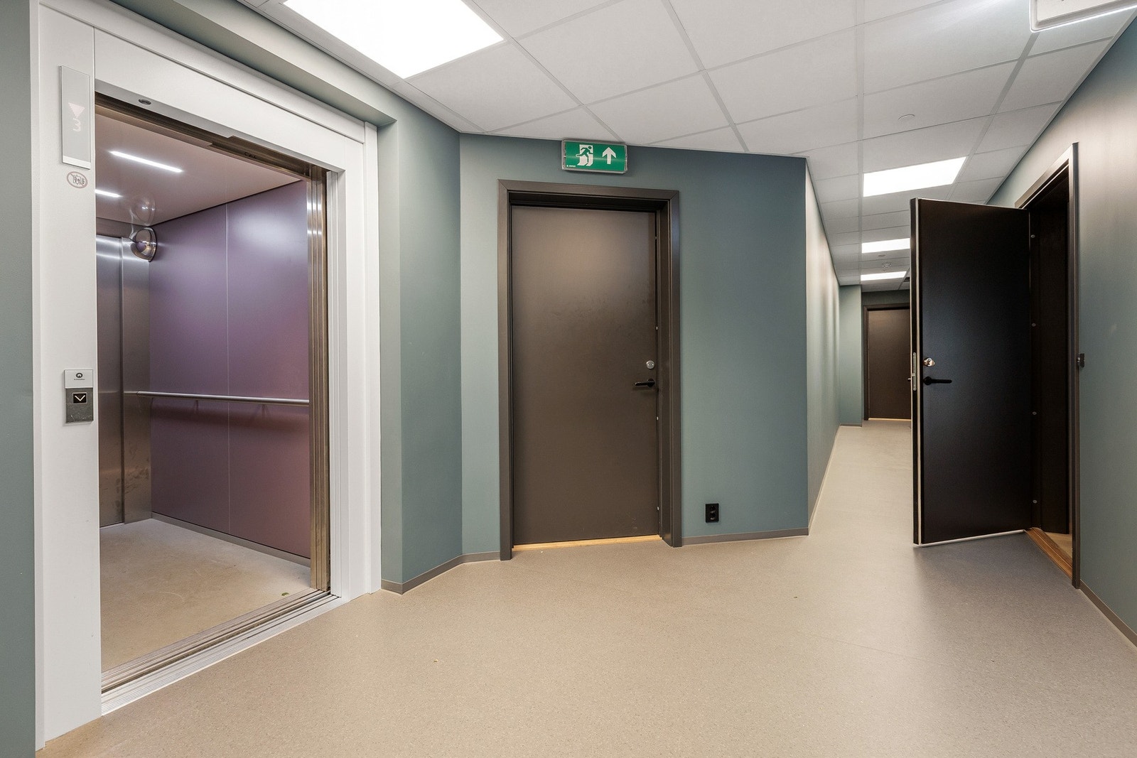 Adkomst fra heis eller trapp opp til 3. etasje Galleribilde