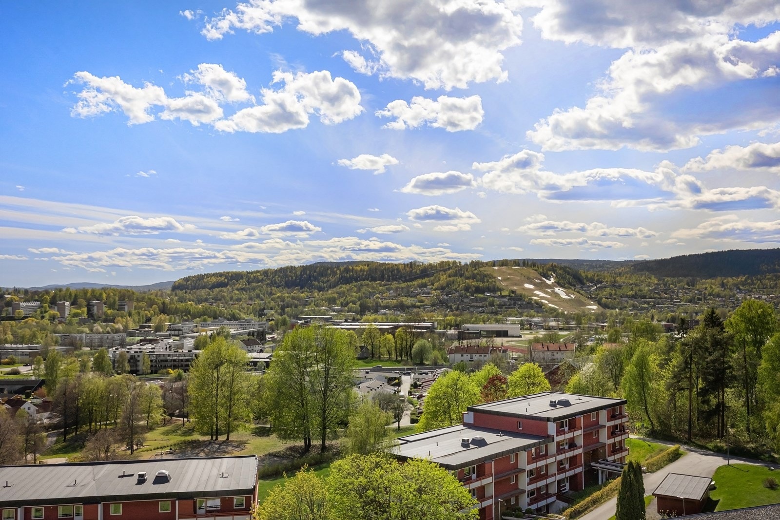 Gangavstand til Kolsås senter, T-bane- og busstasjon Galleribilde