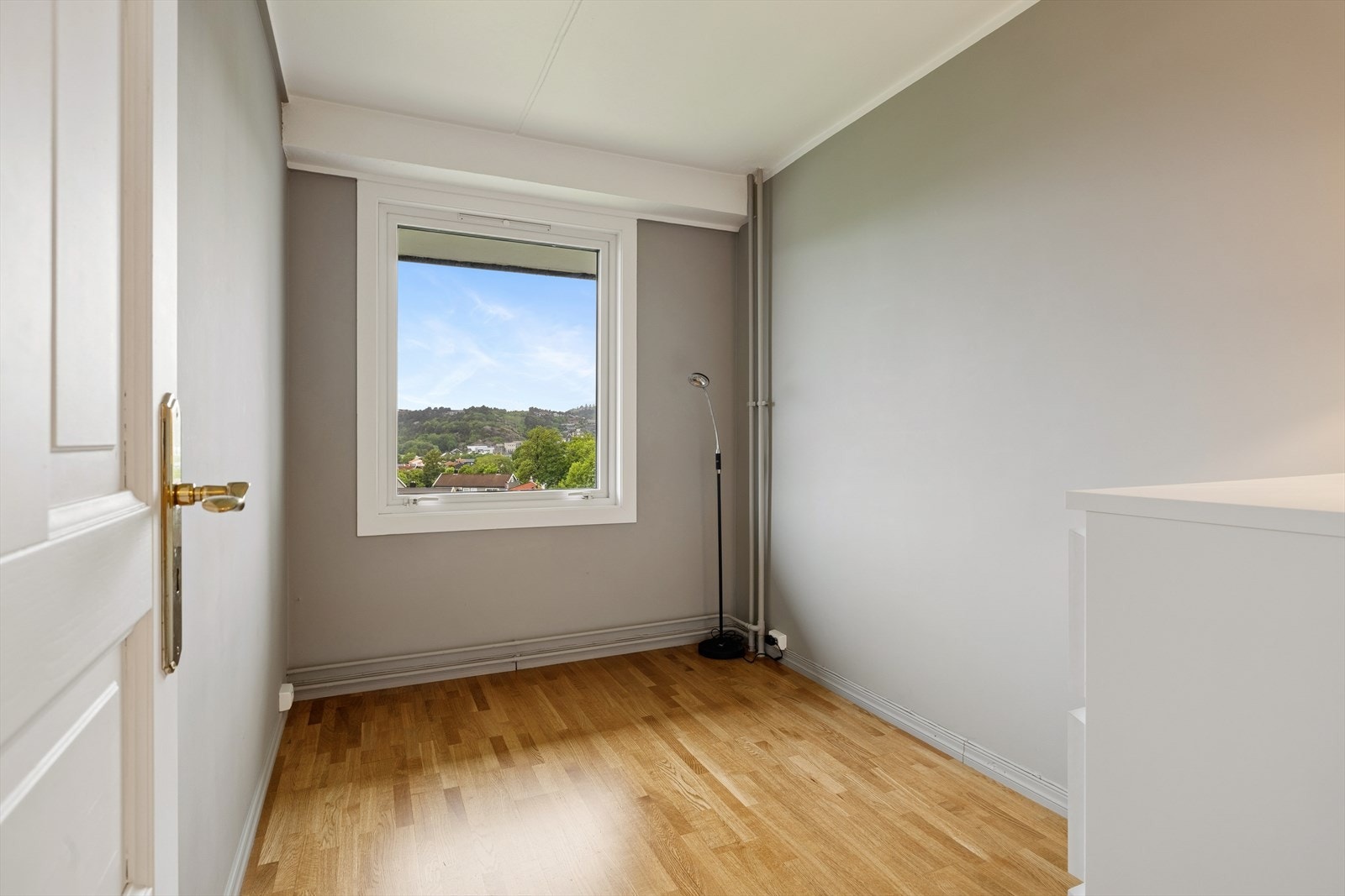 Soverom 2 med god plass til både seng eller annet møblement. Galleribilde