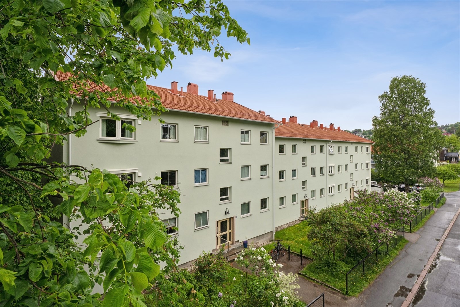 Unikring borettslag ble bygget i 1950-52, og var opprinnelig forbeholdt ansatte i NRK og på universitetet. Galleribilde