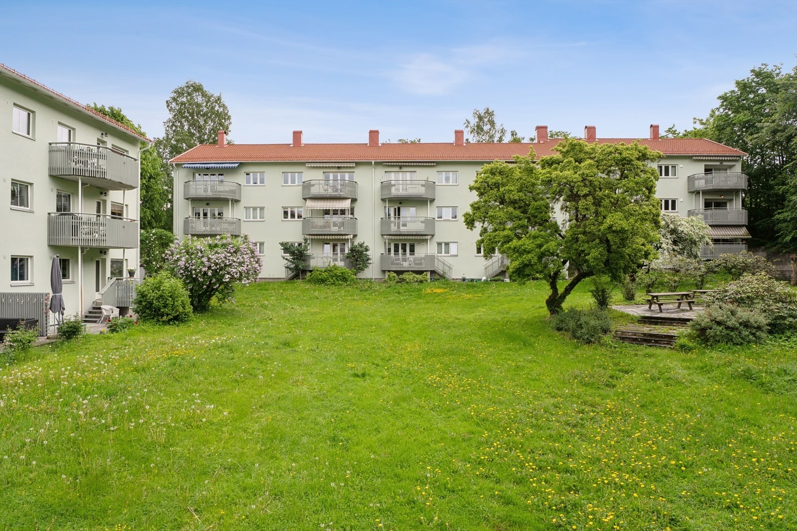 Borettslaget har et stort opparbeidet parkanlegg fordelt på to områder, "Lilletunet" og "Hagen". Dette anlegget er til fri benyttelse for alle beboere. Galleribilde
