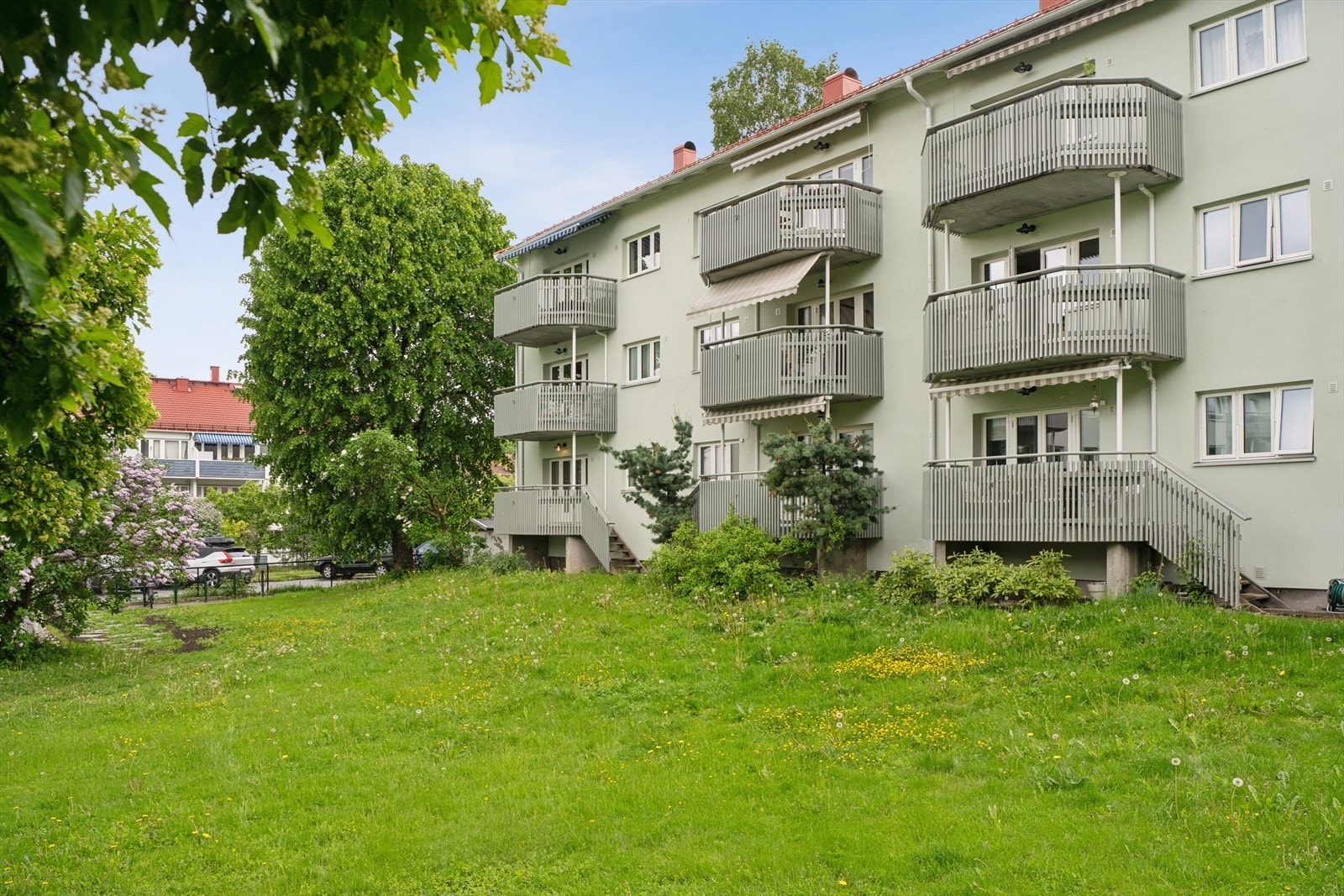 Dette er en 2-roms med balkong, beliggende i et veletablert, barnevennlig og attraktivt boligområde på Rektorhaugen/Tåsen. Galleribilde