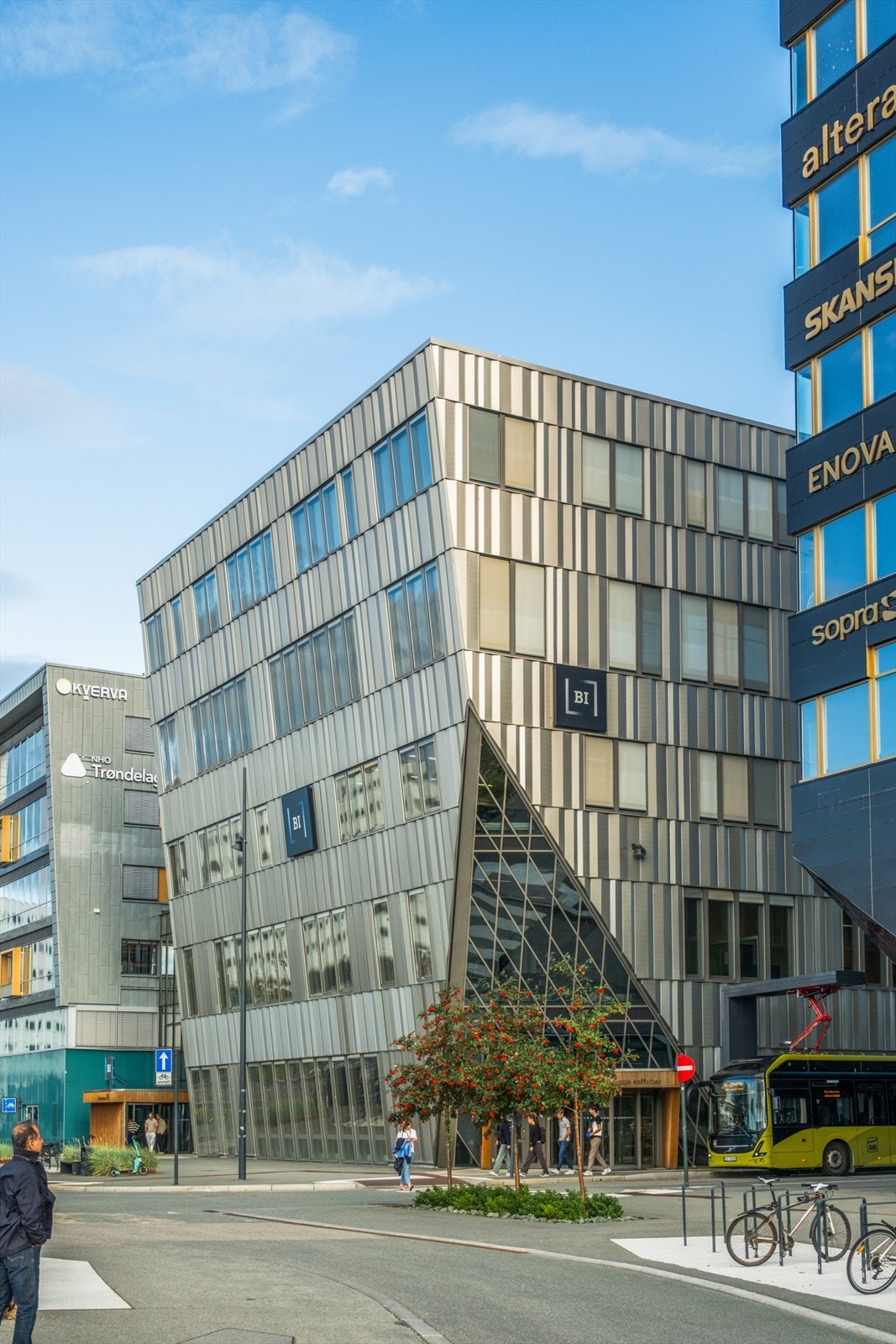 BI Handelshøyskole ligger en ca. 19 minutter gange unna leiligheten. Galleribilde