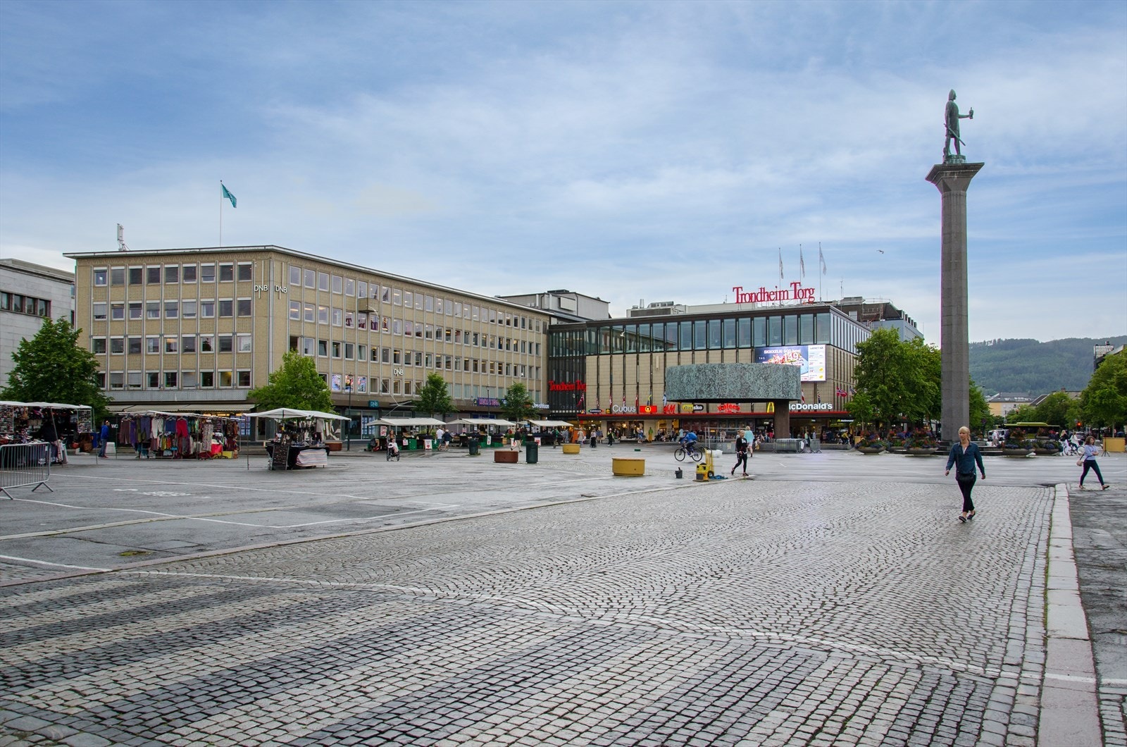 Det er ca. 7 minutters gange til Trondheim Torg som har alt du trenger i hverdagen, som også er et knutepunkt for kollektivtransport. Galleribilde
