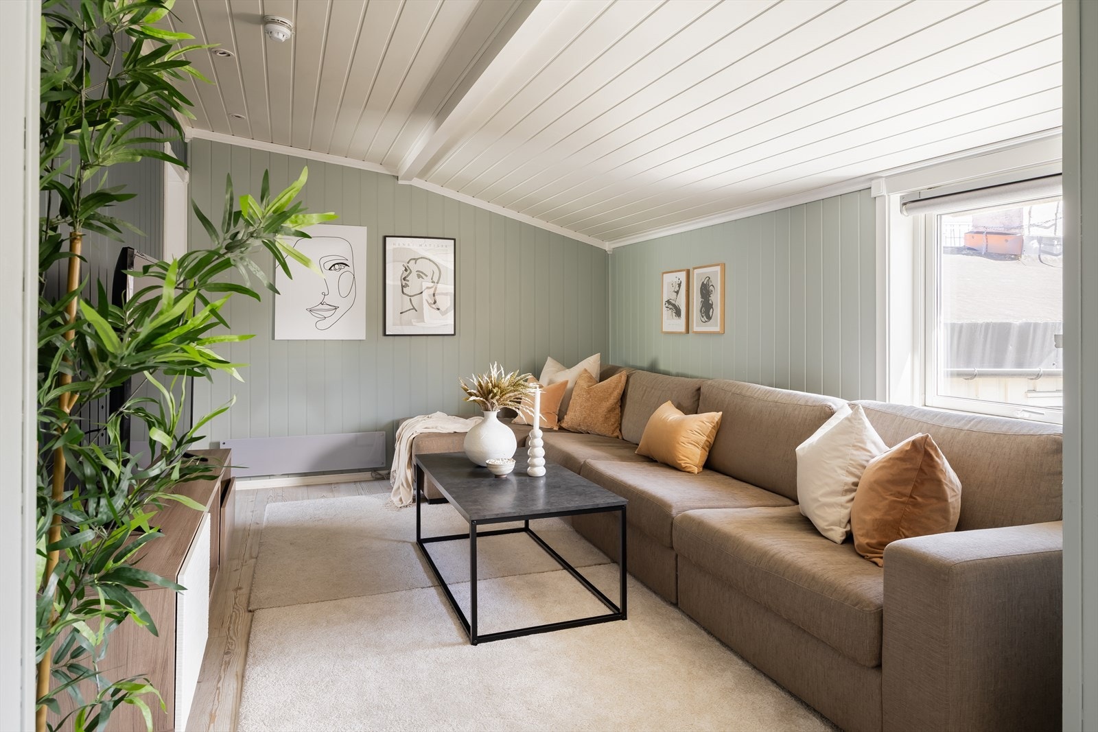 Velkommen til Dronningens gate 31 - En innbydende og velholdt 2-roms loftsleilighet med attraktiv beliggenhet i hjertet av Trondheim. (Foto: Stian Hatling) Galleribilde