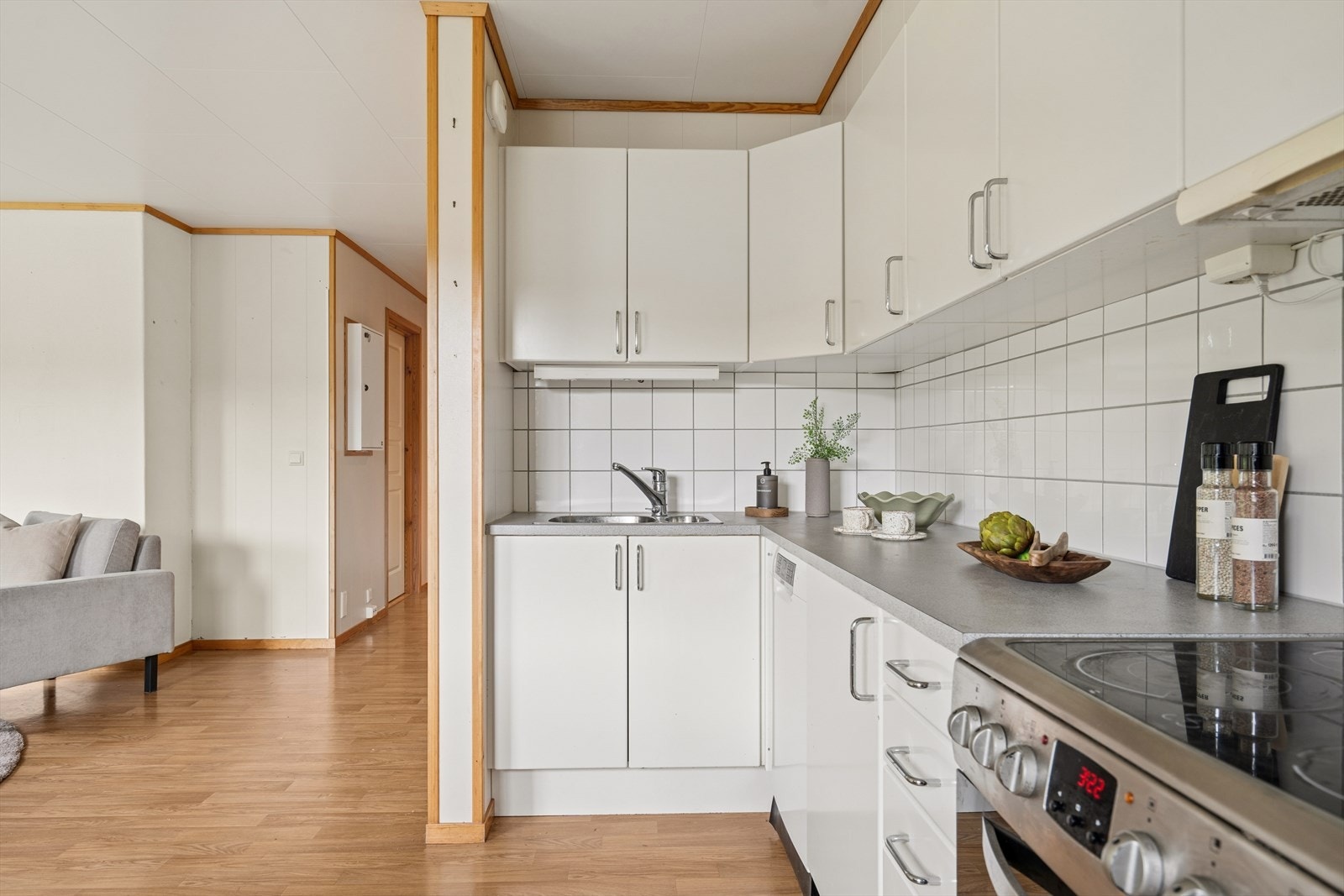 Kjøkkenet er utstyrt med opplegg for oppvaskmaskin og har ventilator med avtrekk ut. Galleribilde