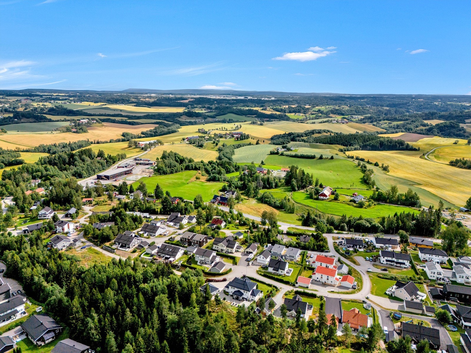 Fra boligen er det gangavstand til Kringler-Slattum barneskole og flere barnehager. Galleribilde