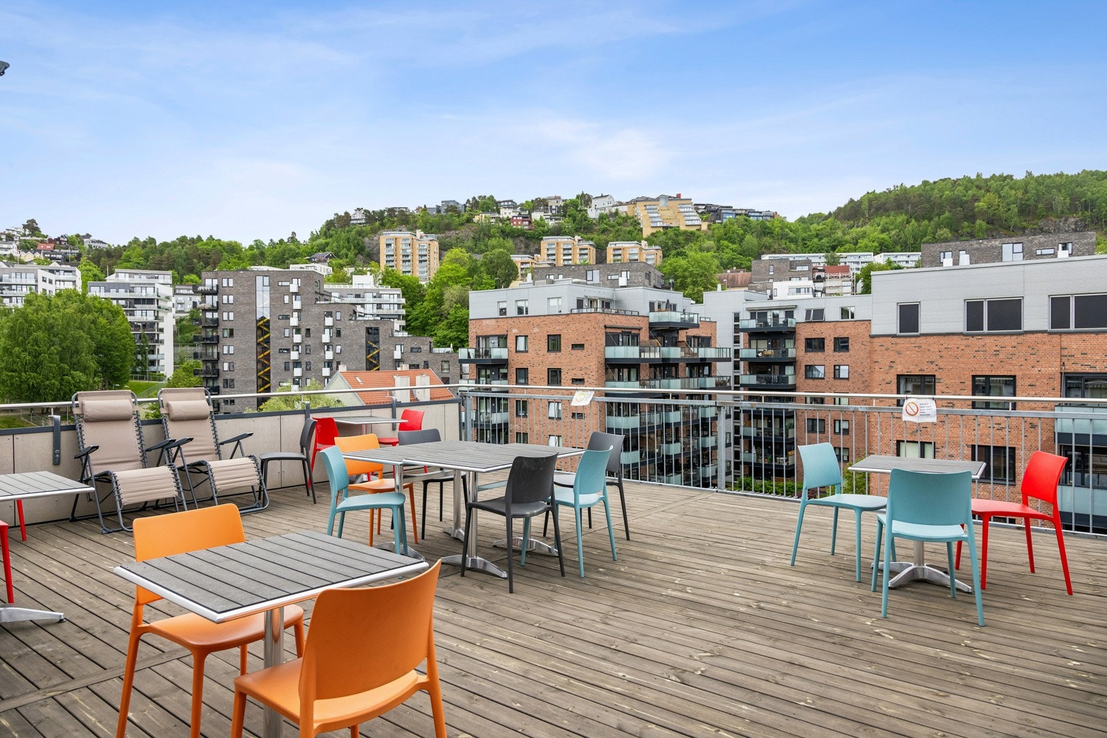Det er en flott felles takterrasse i 7. etasje. Galleribilde