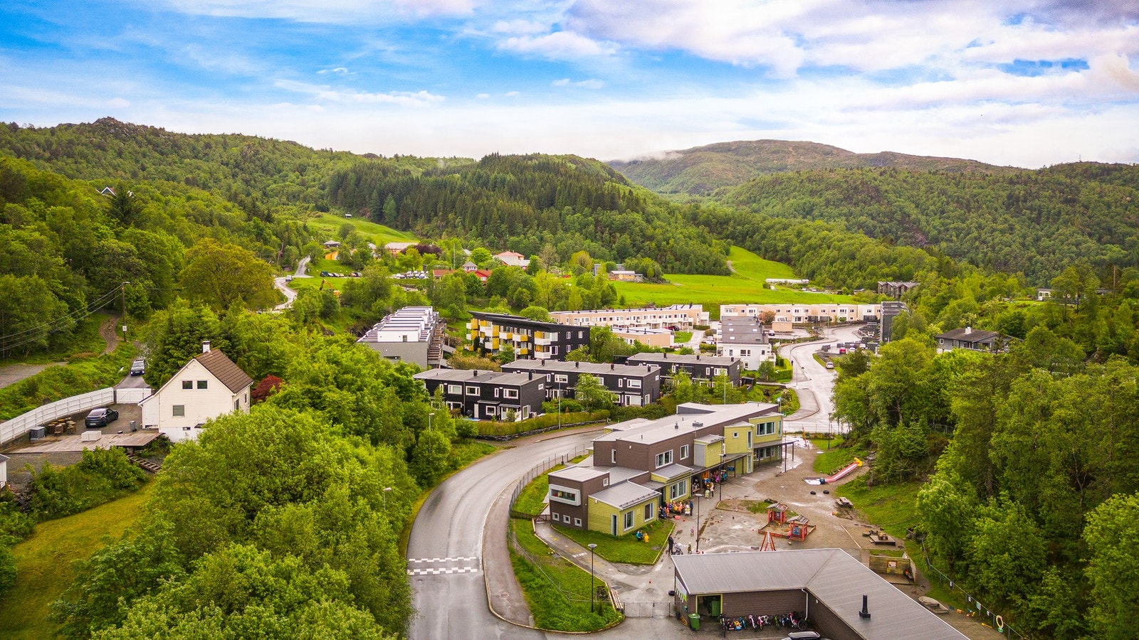 Norlandia Øvre Sædal friluftsbarnehage ligger få meter unna boligen Galleribilde