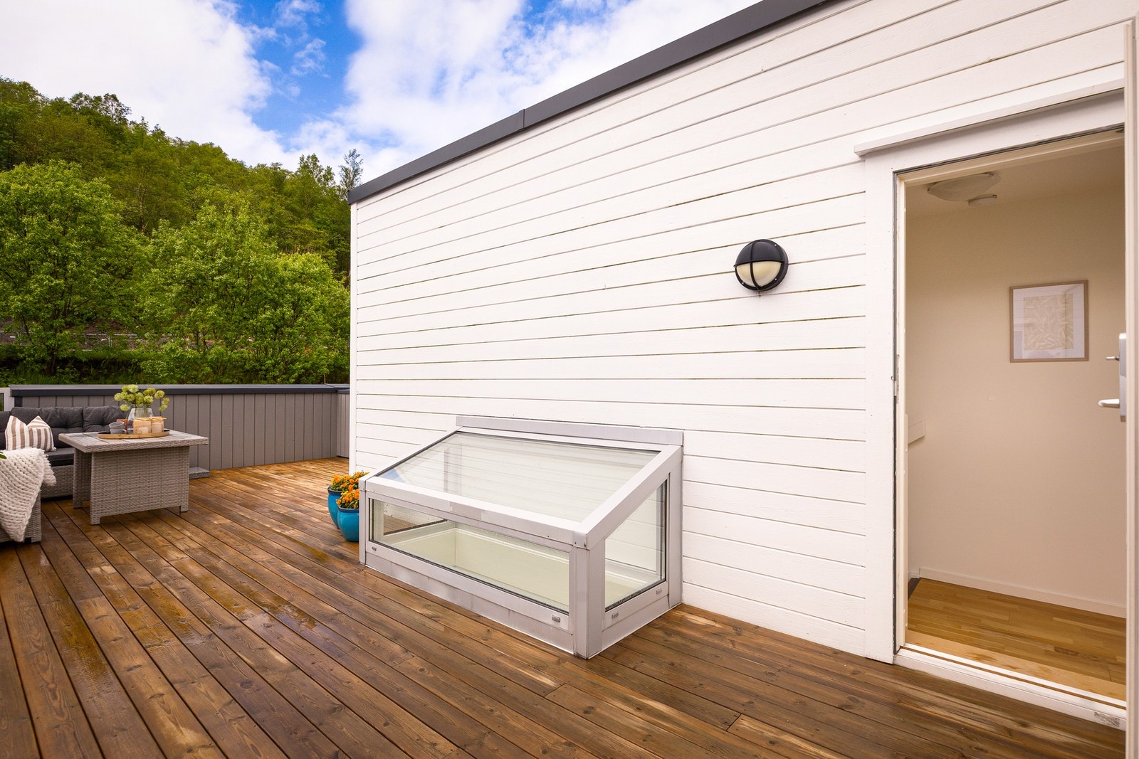Denne etasjen inneholder en innvendig bod, samt en luftig takterrasse Galleribilde