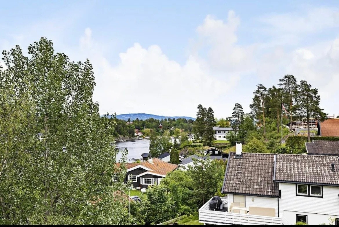 Utsikt fra balkong - sommer Galleribilde