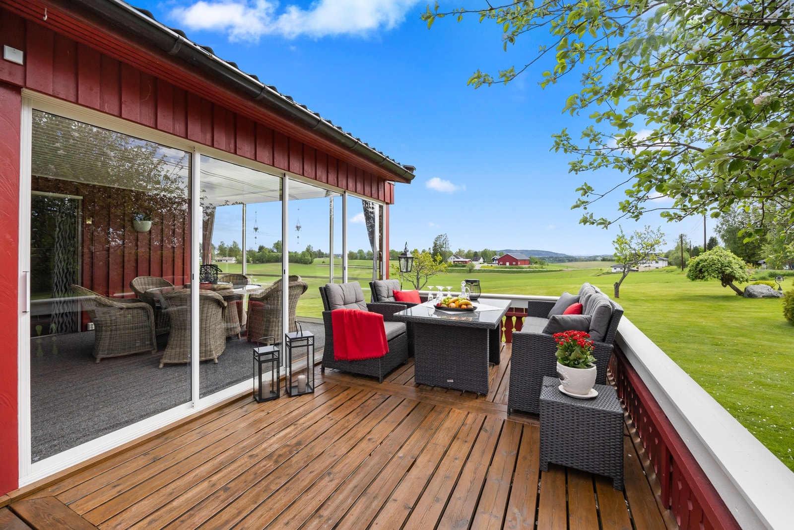 Her kan man nyte solen fra tidlig ettermiddag og frem til solen går ned på kveldstid. Galleribilde