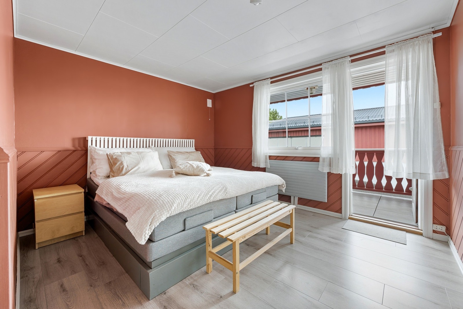 Boligens hoveddel har i dag to romslige soverom. Galleribilde