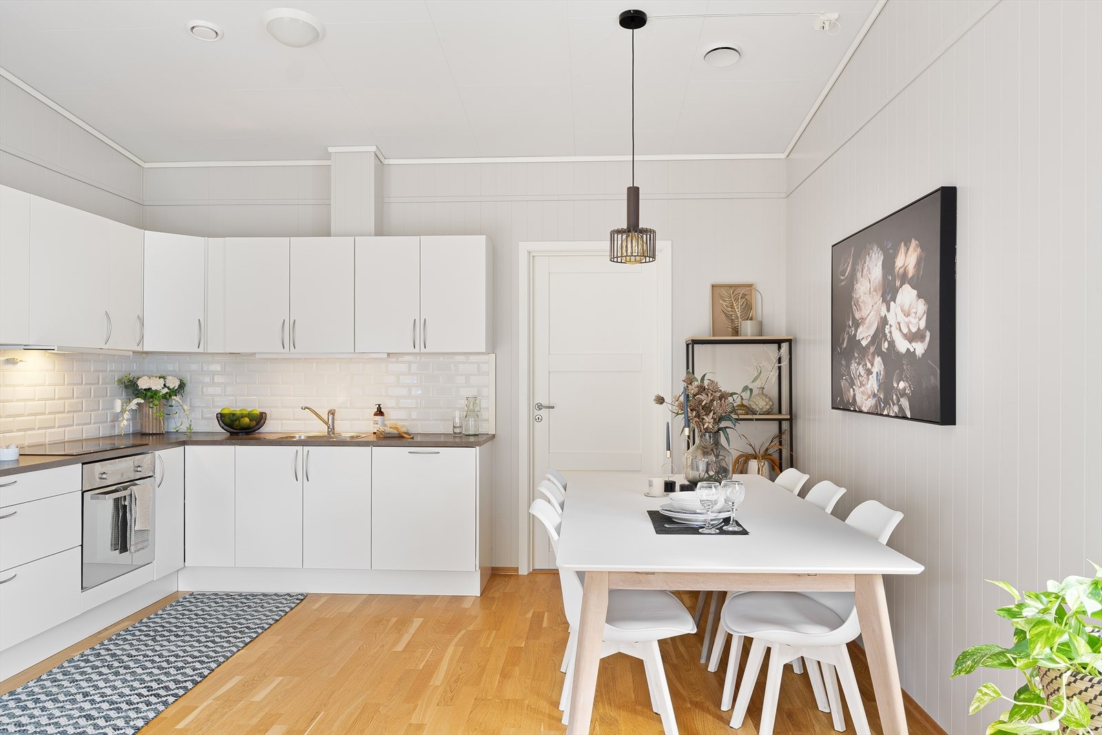 God plass til ønsket spisebord Galleribilde