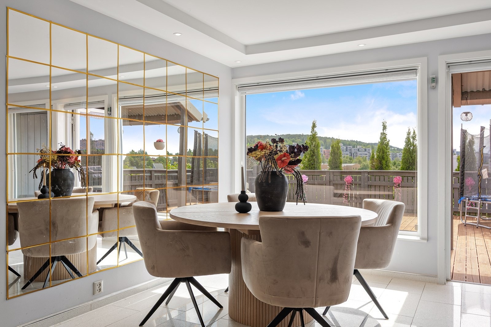 Her kan du invitere familie og venner til et hyggelig måltid! Galleribilde
