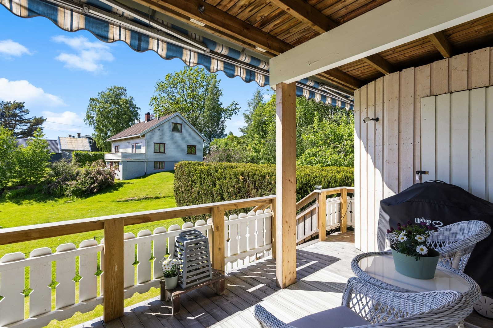 Overbygget terrasse med motorisert markise. Galleribilde
