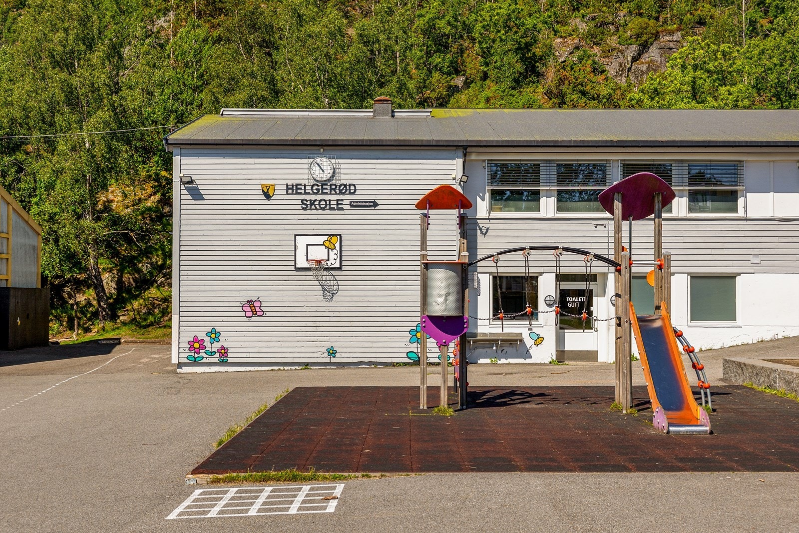 Den korte avstanden til skole og treninger, gjør det enkelt uten behov for bilkjøring. Galleribilde
