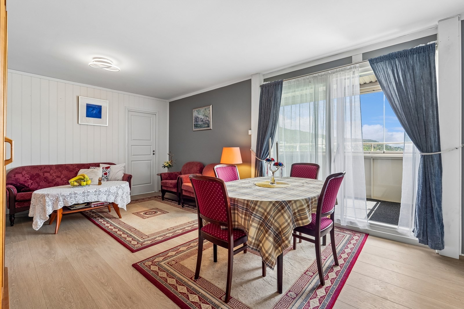God plass til spisebord Galleribilde