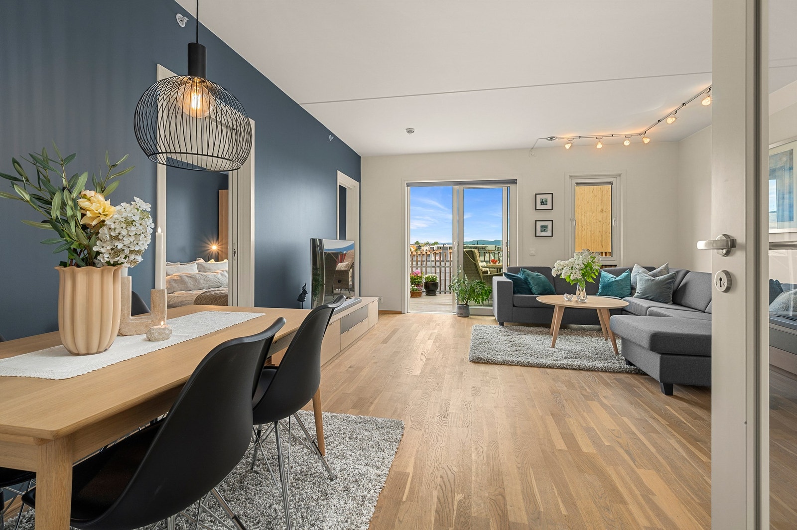 Her har man god plass til å samle familie og venner til hyggelige sammenkomster. Galleribilde