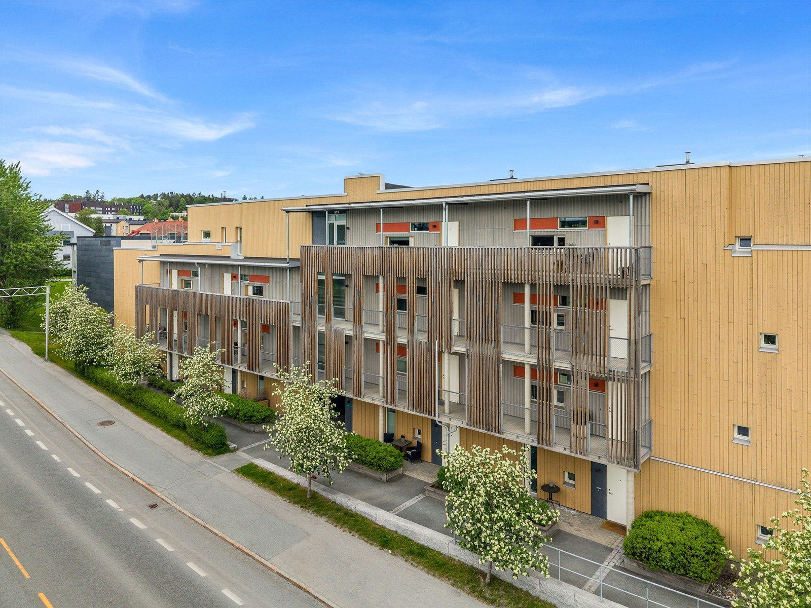Leiligheten ligger attraktivt til på Persaunet, i et etablert og familievennlig boligområde med kort vei til både servicetilbud, kollektivtransport og flotte rekreasjonsområder. Galleribilde
