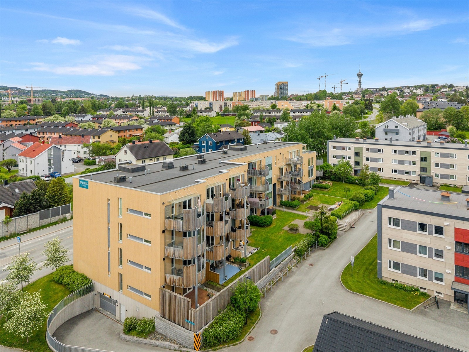 For barnefamilier er området svært attraktivt med flere barnehager og skoler innen gangavstand. Galleribilde