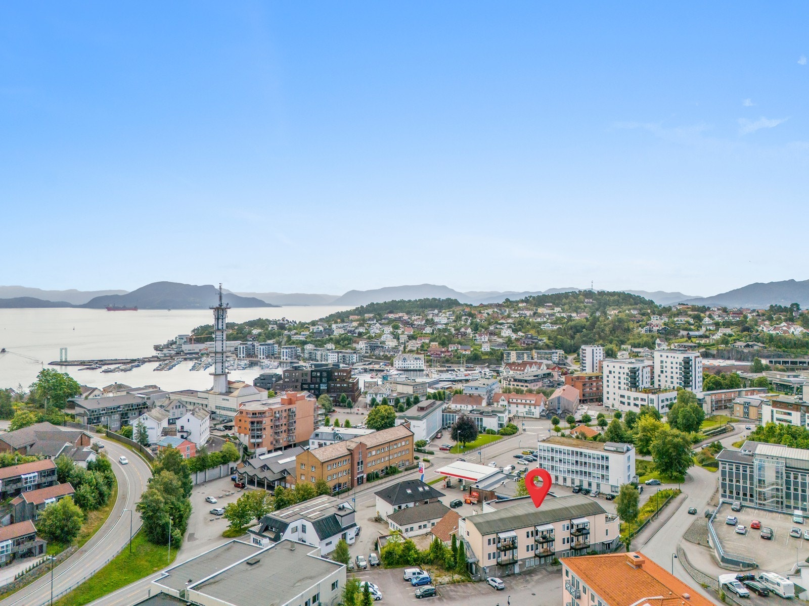 Velkommen til Lønningsåsen 7! Presentert av Ove Sagenes - Eiendomsmegler Norge. Leiligheten selges fullt møblert med god leiekontrakt! Galleribilde