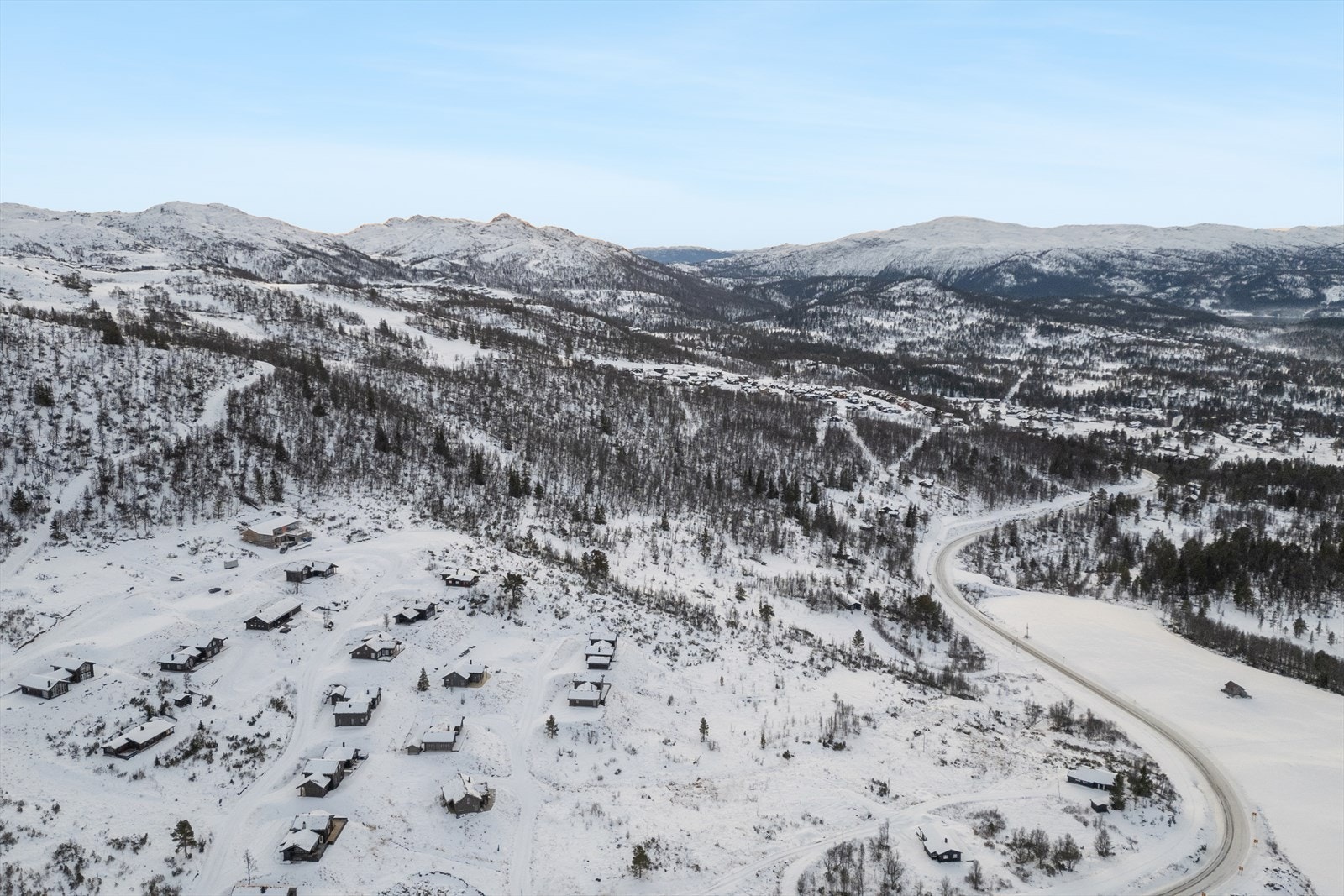 Beliggenheten gir umiddelbar tilgang til langrennsløyper, lysløype, vakre turområder og den naturskjønne Silkedalen. Galleribilde