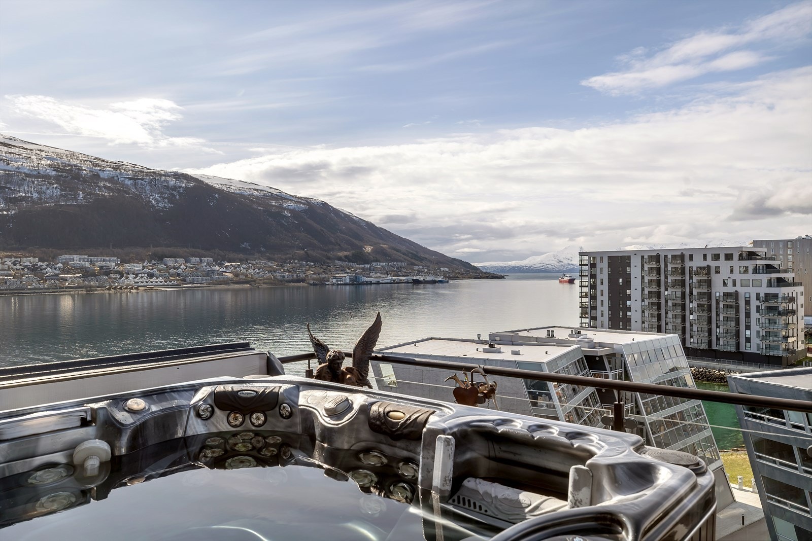 Utsikt fra verandaen. Galleribilde