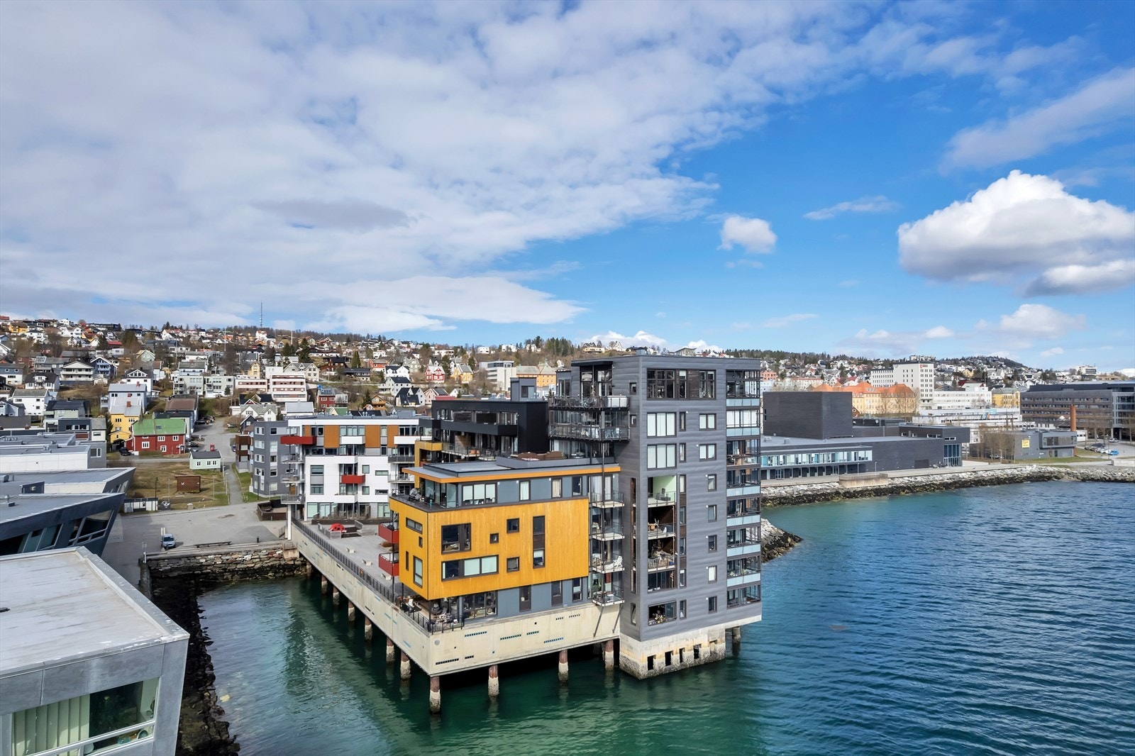 På toppen av bygningen med utsikt i alle retninger. Galleribilde