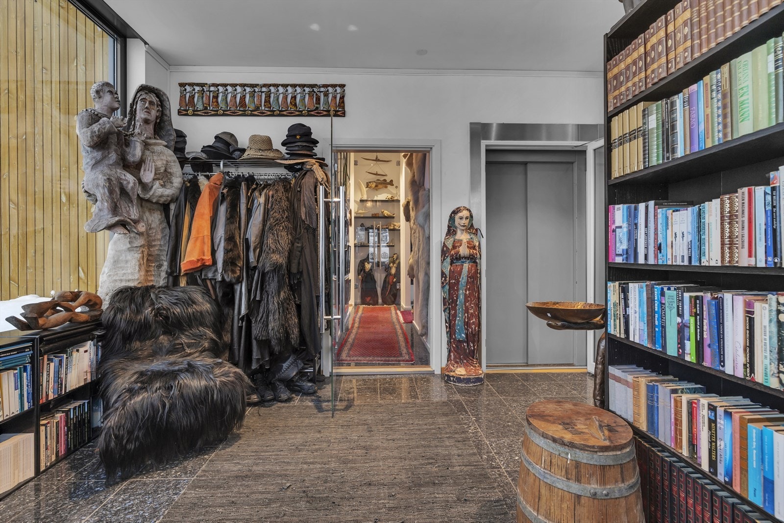 Privat heisadkomst. Galleribilde
