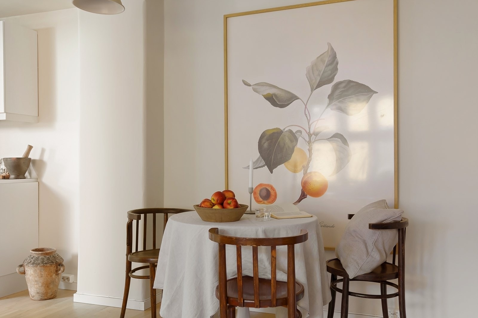 Det er en naturlig plass for spisebord i den åpne stue/kjøkken løsningen. Galleribilde