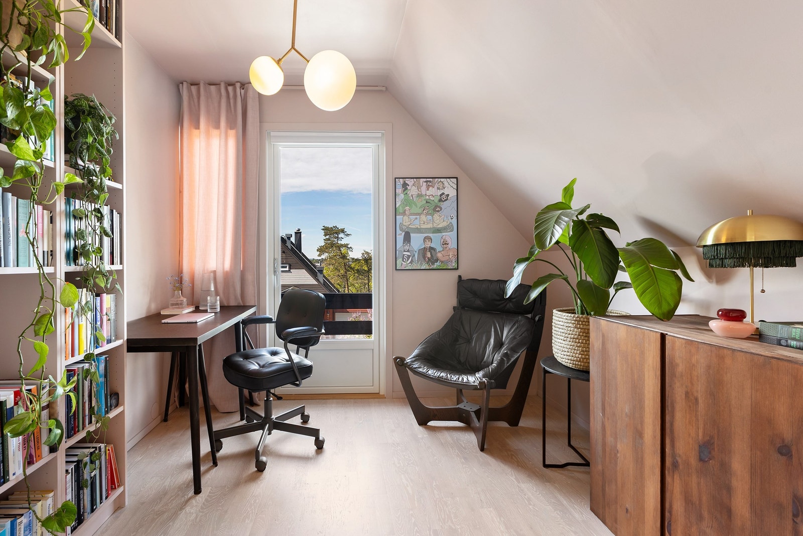 Det tredje soverommet har utgang til en sydvest-vendt, overbygget veranda. Galleribilde