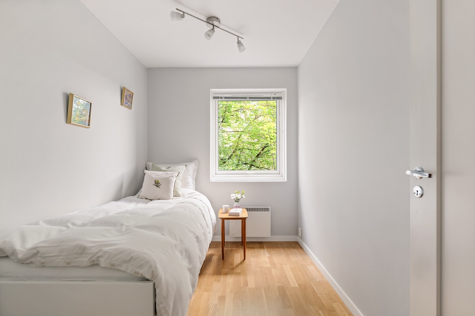 Soverom 2 med plass til seng og annet ønskelig møblement. Galleribilde
