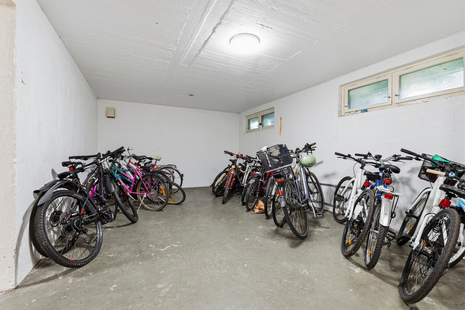 Felles sykkelparkering. Galleribilde