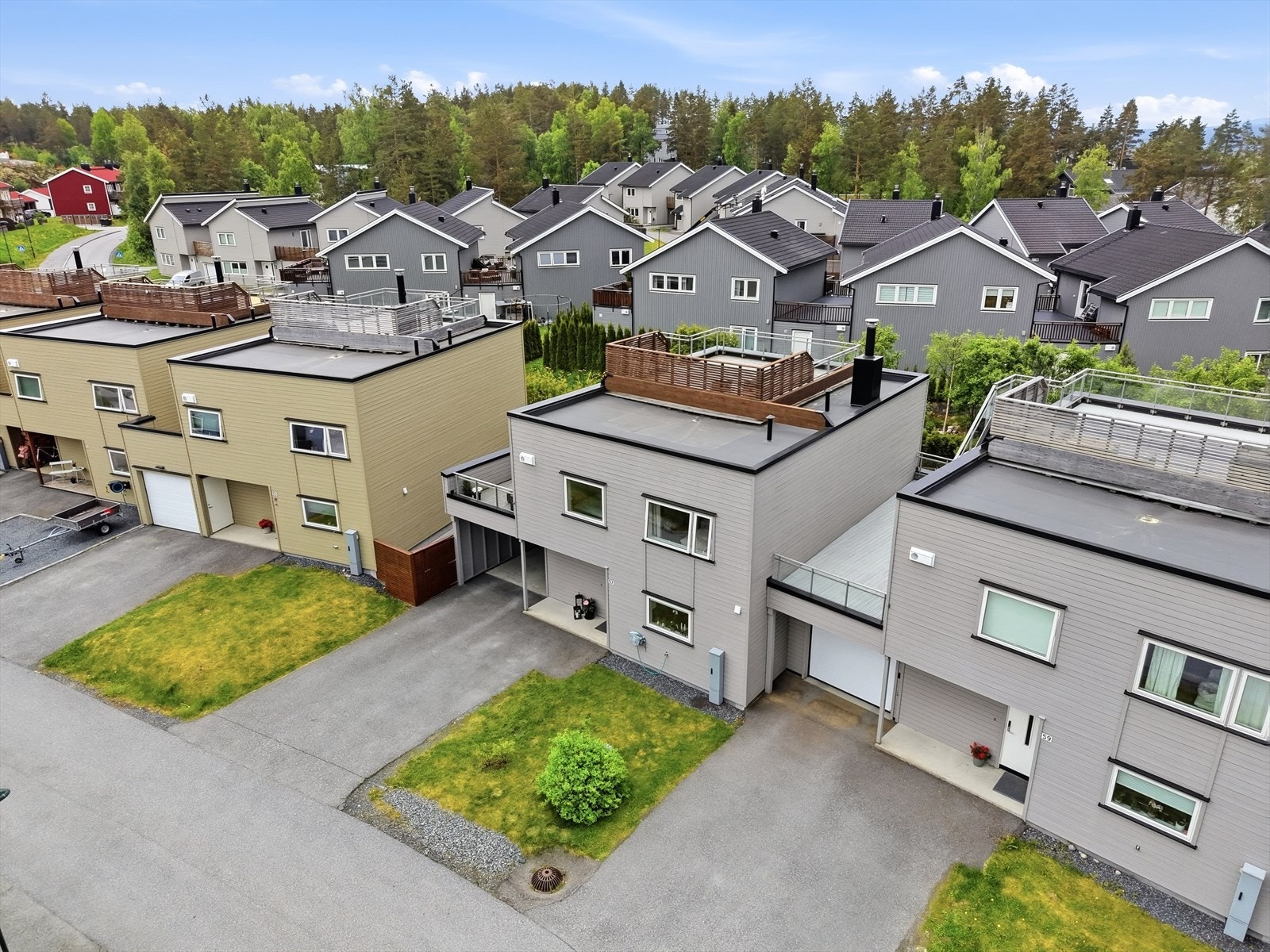 Gode bussforbindelser og gang-/sykkelvei til Kongsberg sentrum og Teknologiparken. Galleribilde