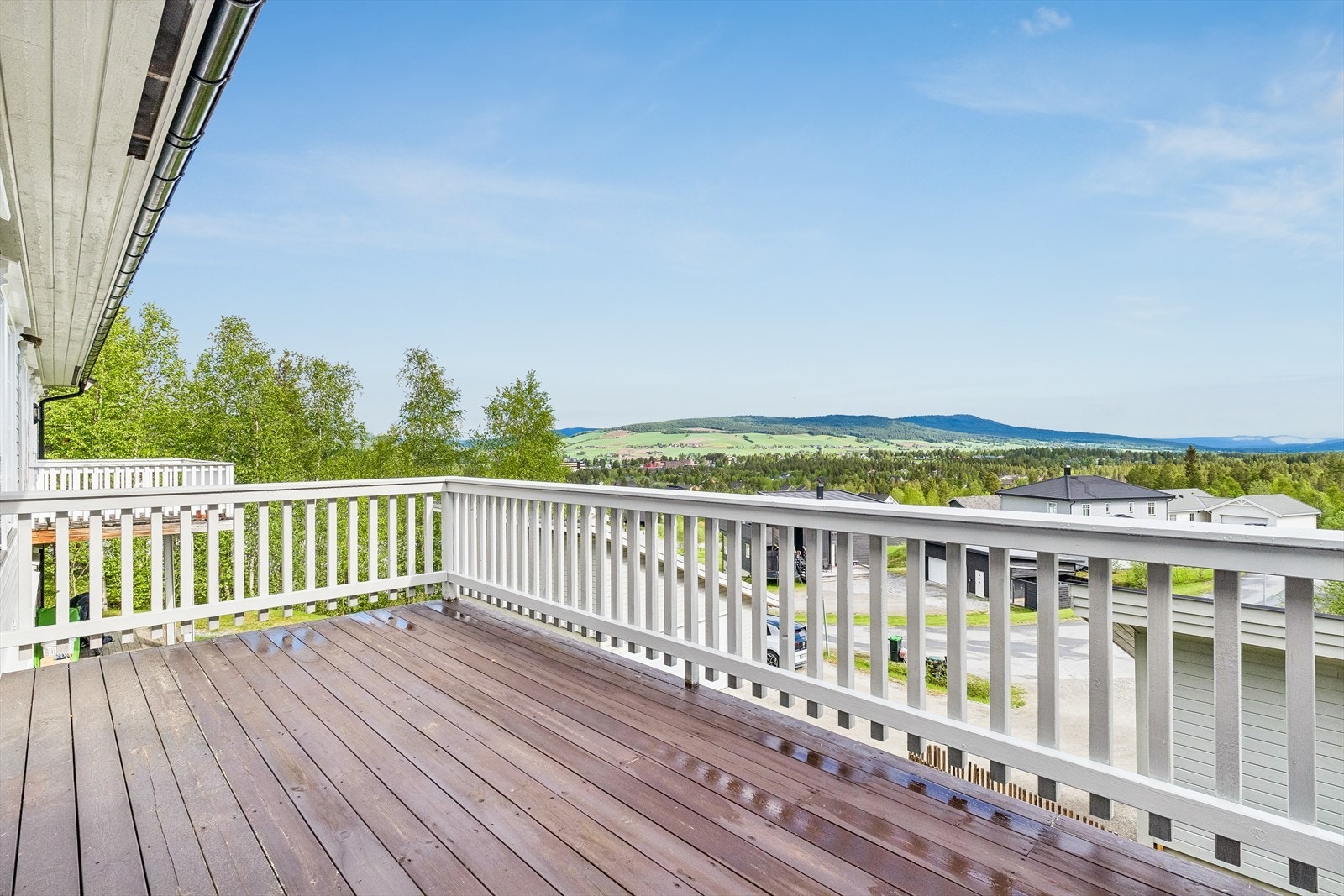 Verandaen er på 11 m² og har god plass til en sittegruppe. Galleribilde