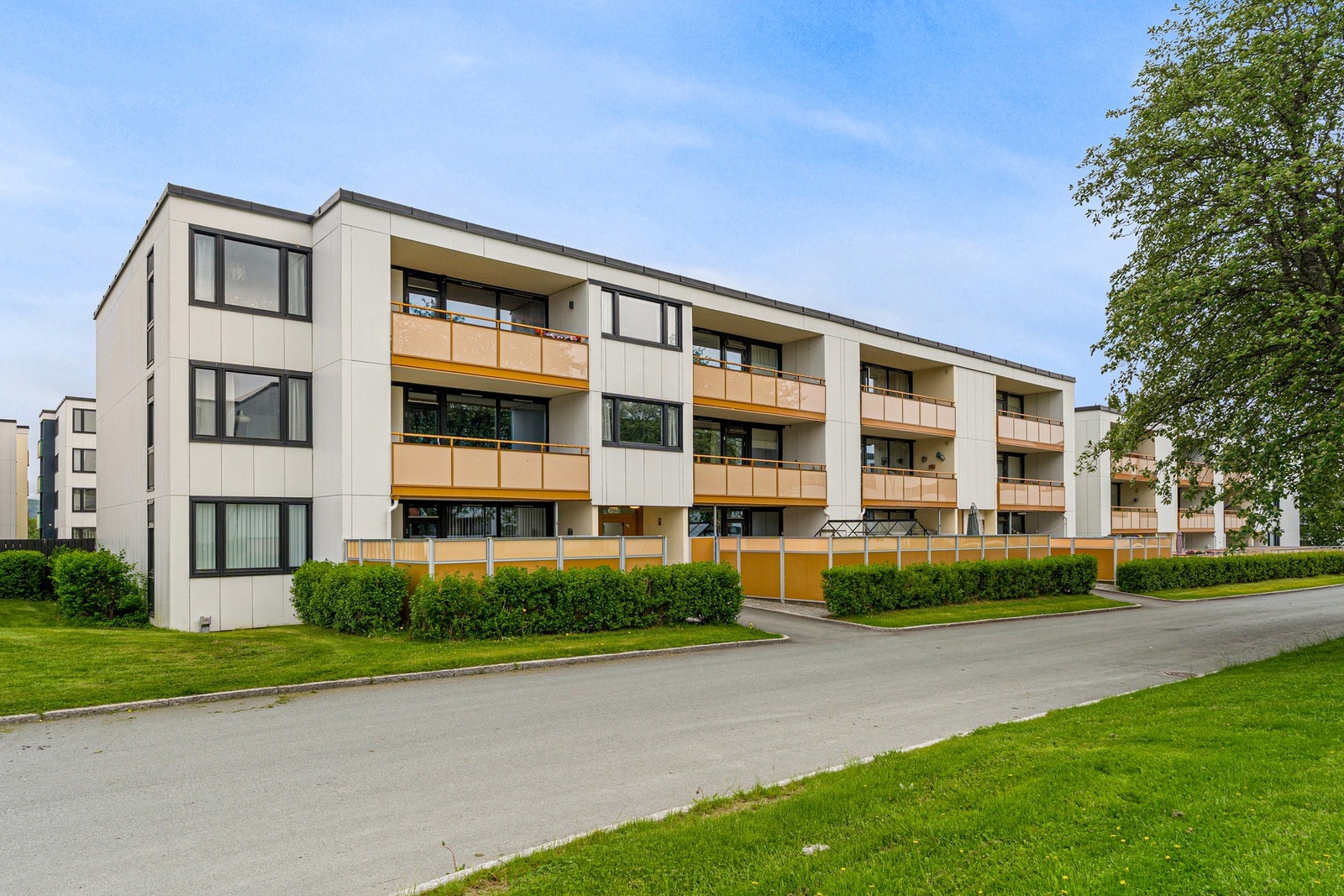 Leiligheten ligger i et rolig og etablert boligområde på Saupstad. Galleribilde