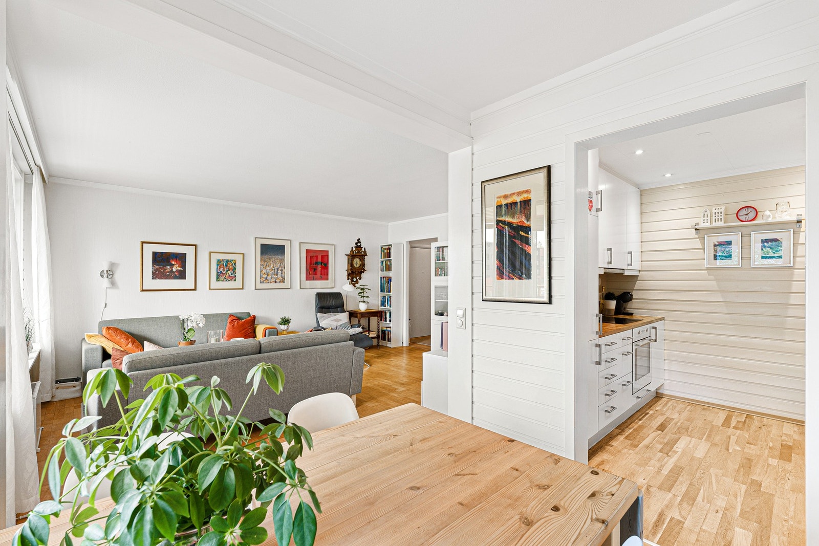 Åpen stue- og kjøkkenløsning på 34 m². Galleribilde
