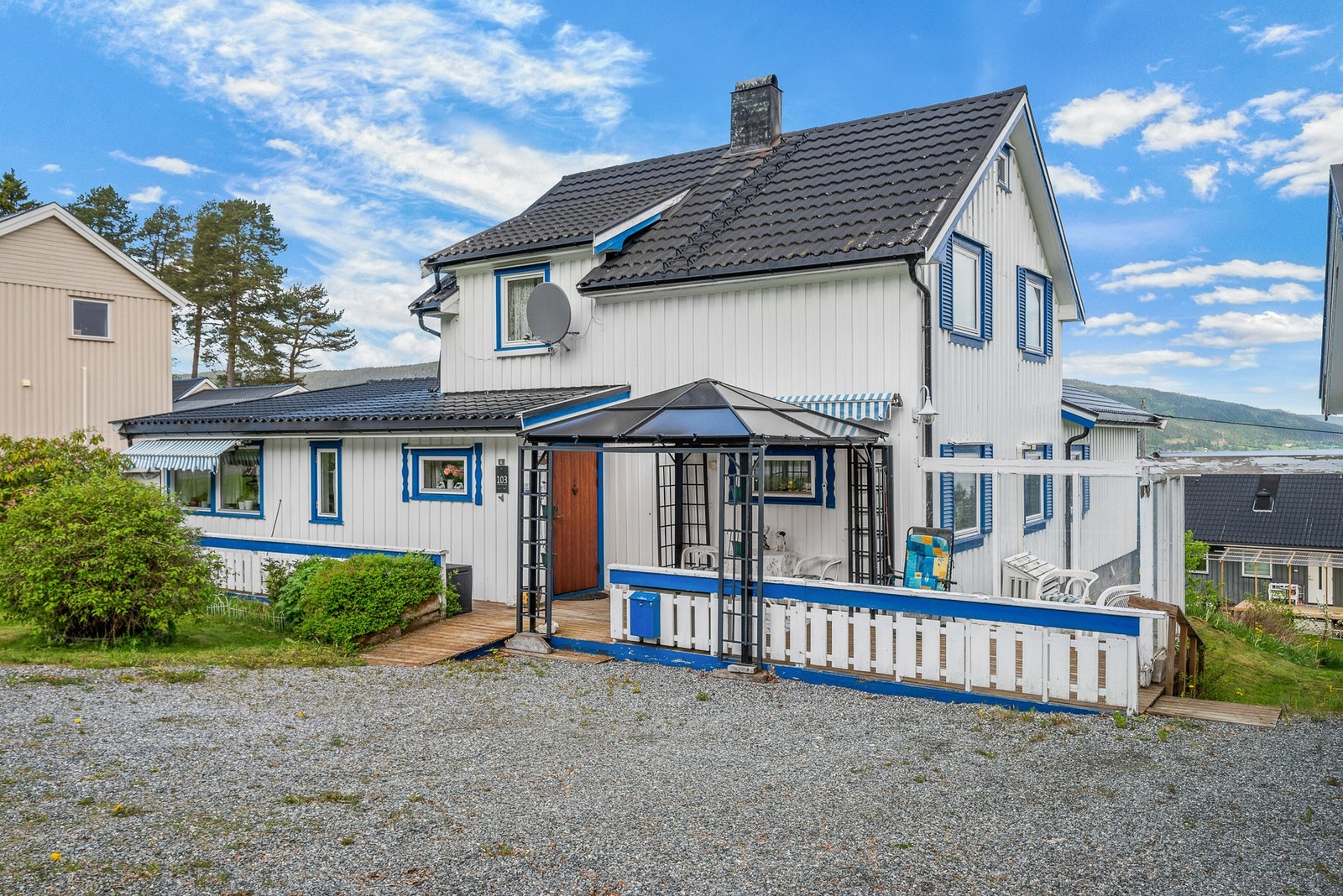 Også godt med plass i innkjørsla til flere biler. Galleribilde