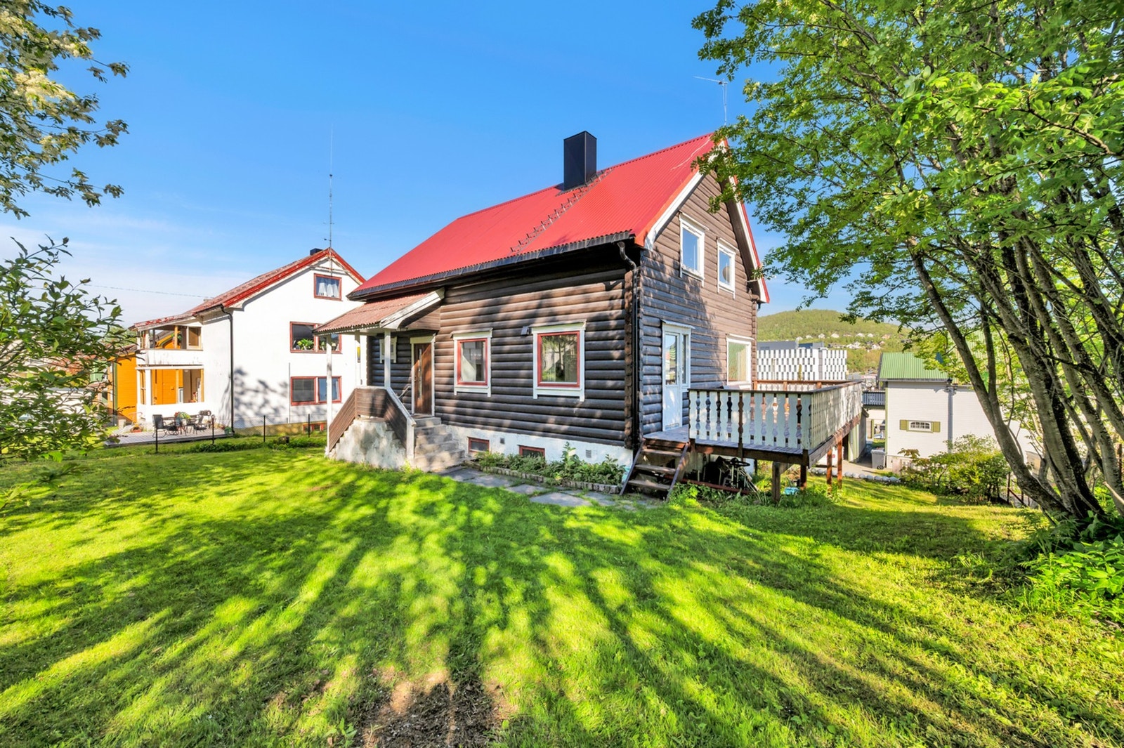 Eneboligen er oppført i 1948 og ligger sentrumsnært med gangavstand til det meste. Foto: H5 properties Galleribilde