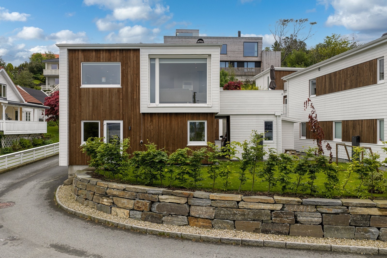 Velkommen til Salhusvegen 73D - Presentert av Eiendomsmegler Kristoffer Hutcheson Ekrene v/Aktiv Haugesund! Foto: Vestbris Galleribilde