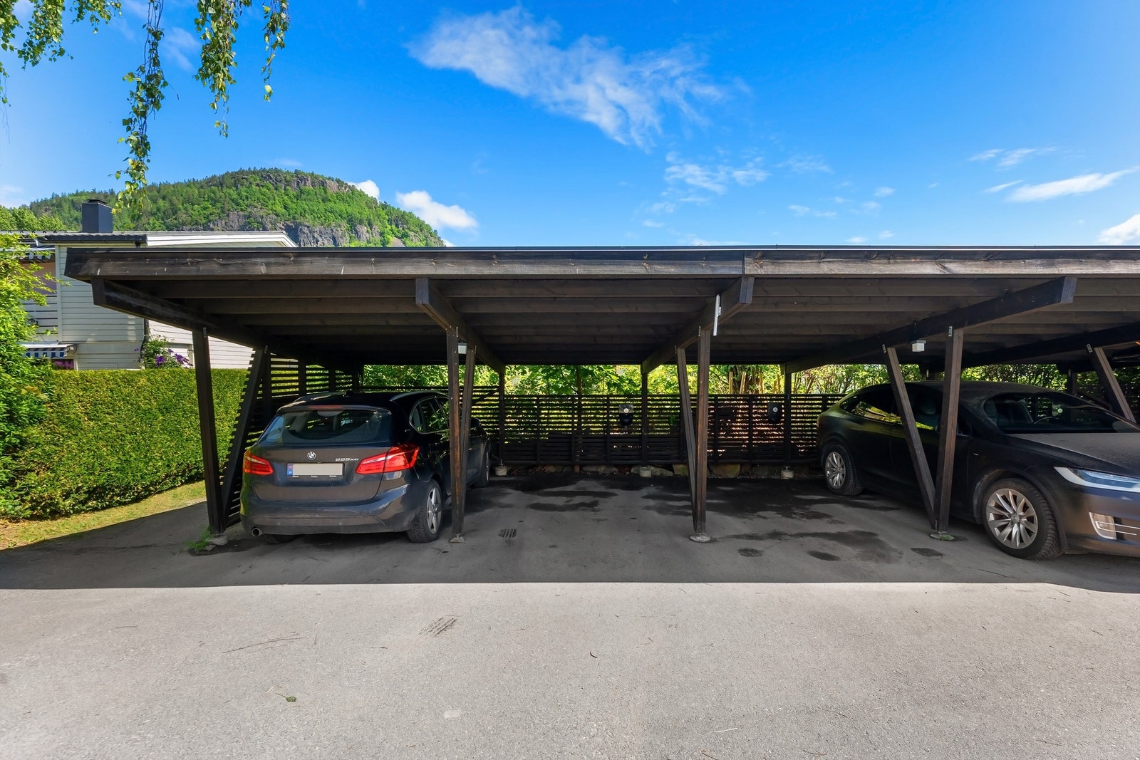 Det medfølger 1 plass i felles carportanlegg med elbil-lader Galleribilde