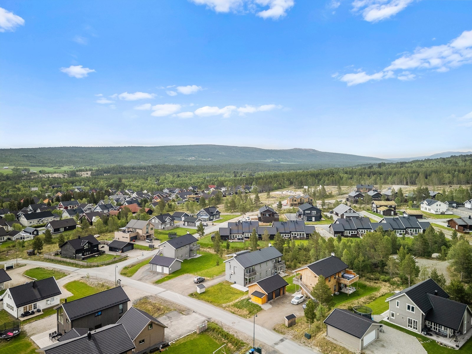 Gjøsvika er et veletablert, rolig og barnevennlig boligområde med nærhet til sentrum samt flott turterreng sommer som vinter. Galleribilde