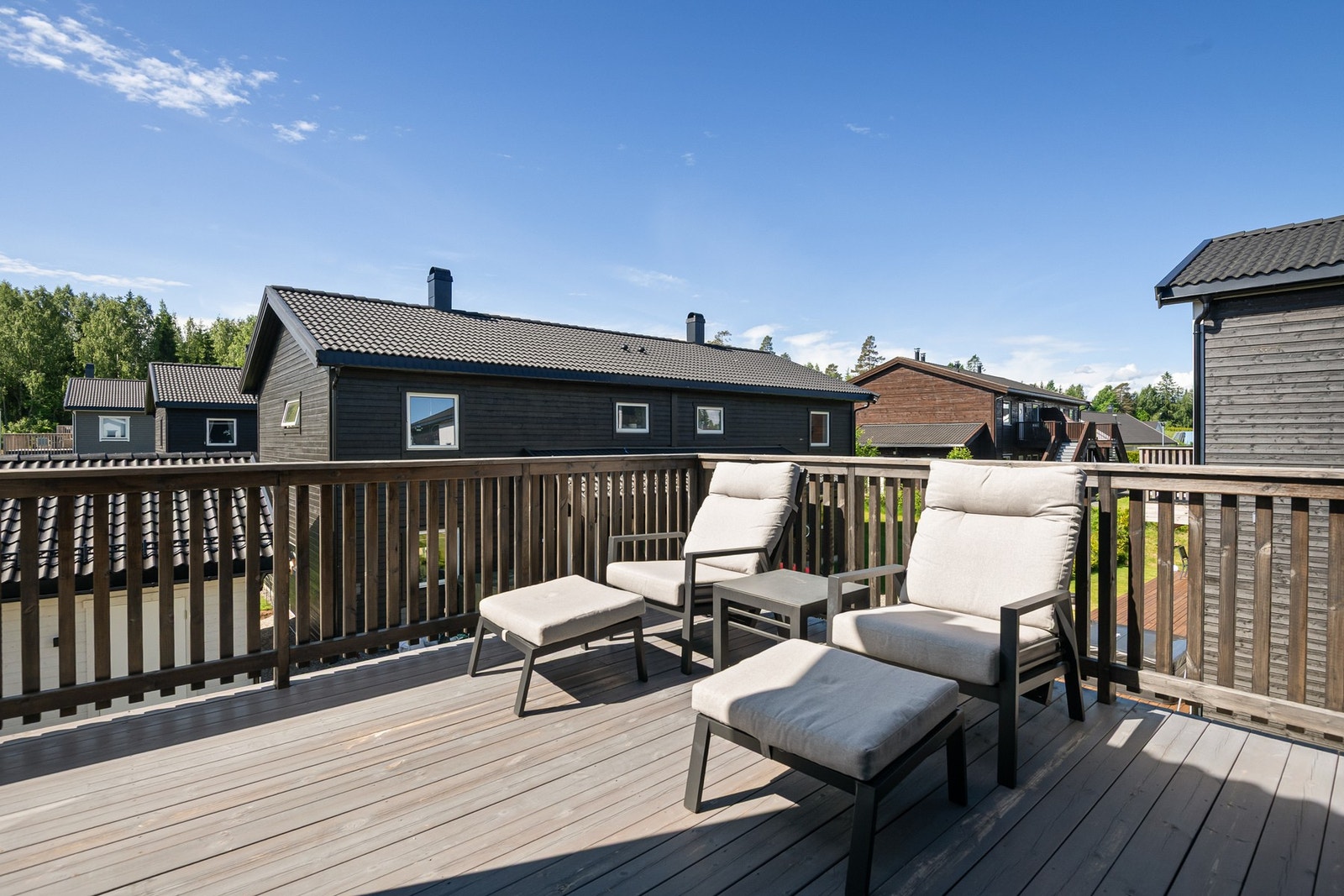 Her kan man nyte solen, morgenkaffen eller hygge seg etter barnas leggetid. Galleribilde