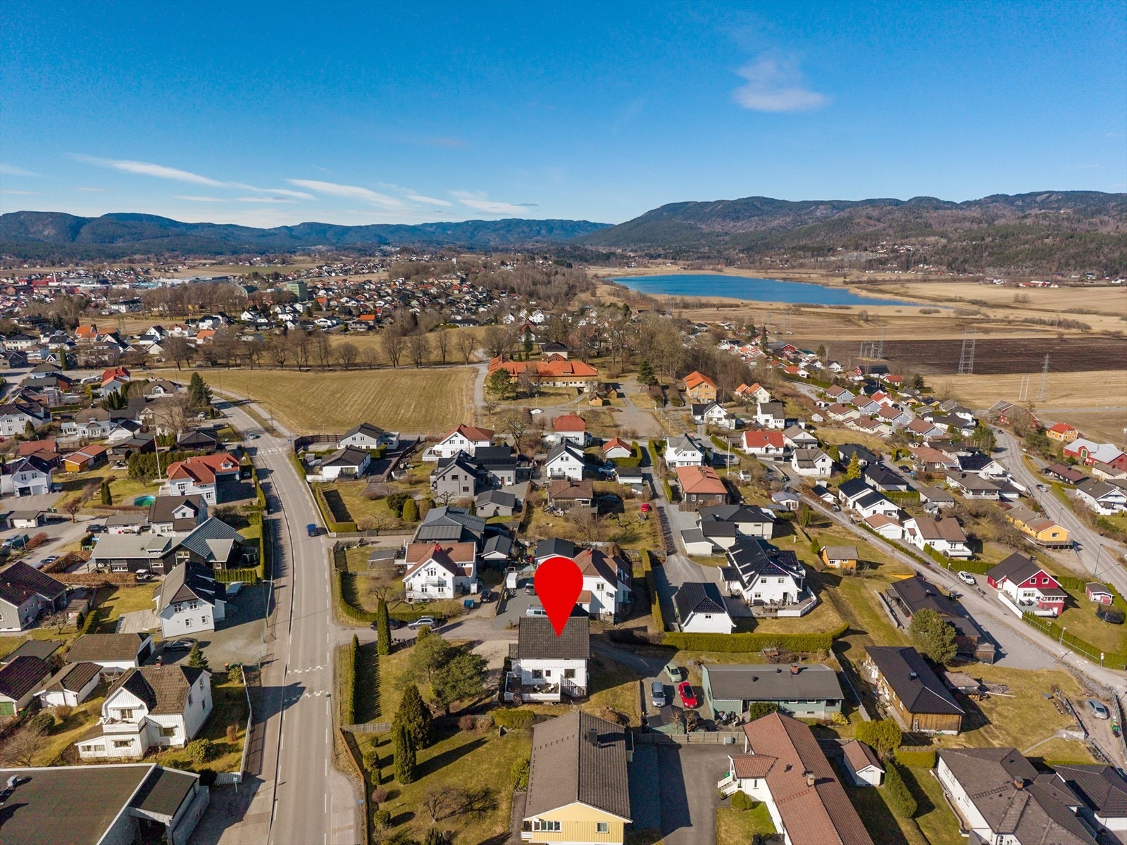 Dronefoto med Gjerpensdalen og Børsesjø i bakkant! Galleribilde