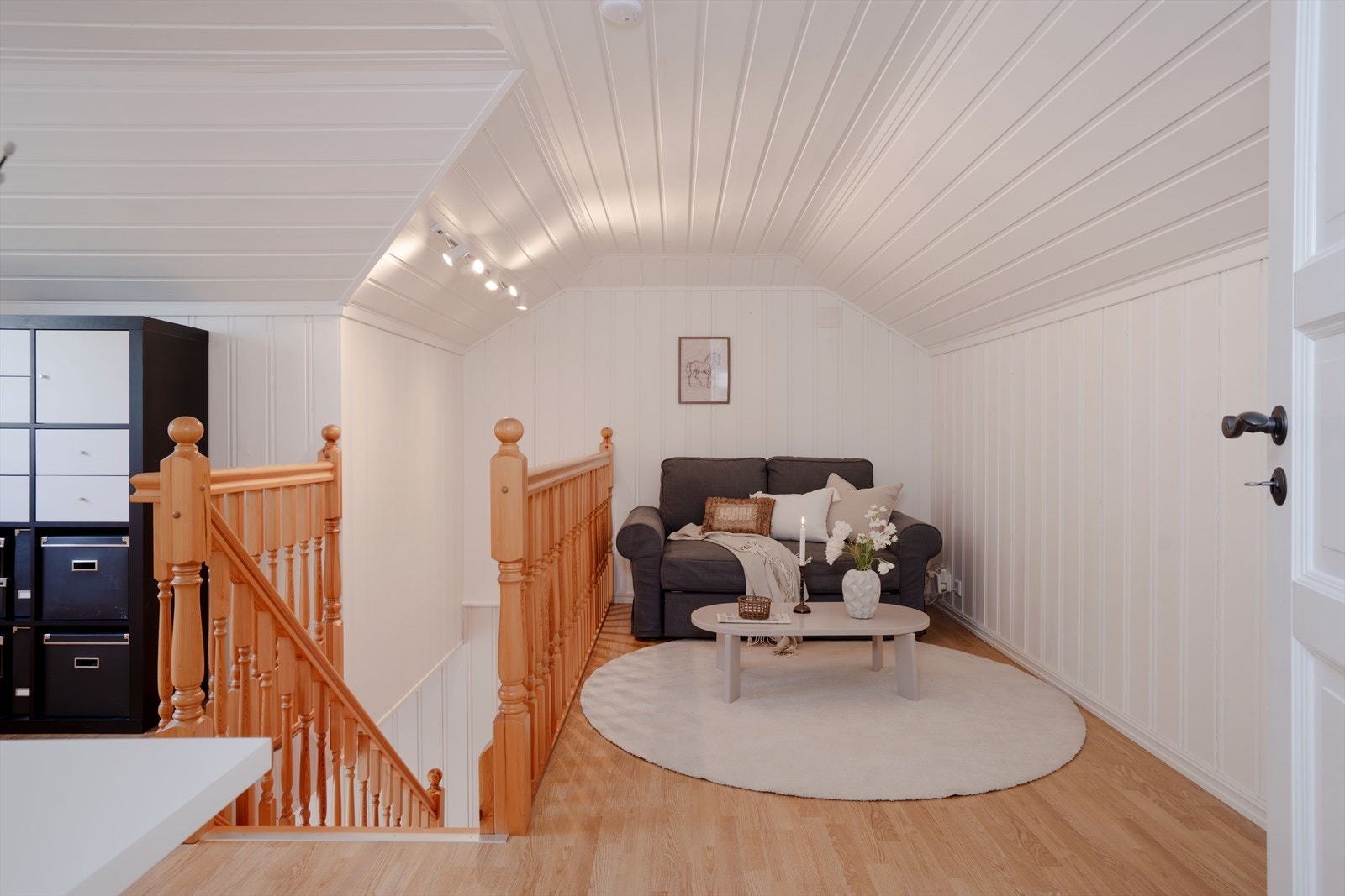 Loftstuen har plass til møblering. Galleribilde